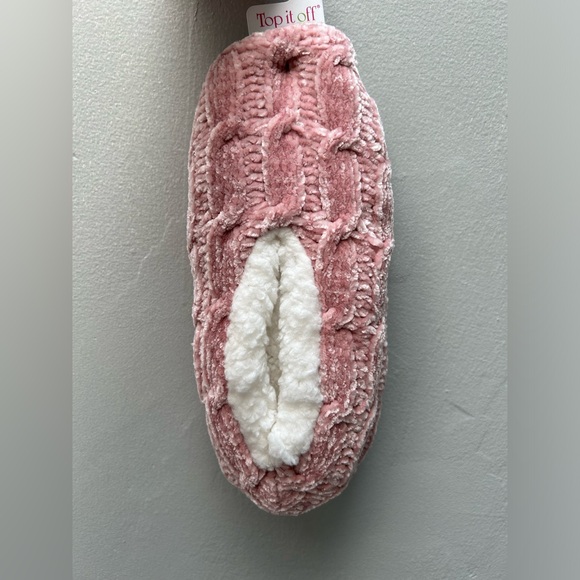 top it off Shoes - NWT Top it off Chenille Lounge Slippers size 7/8